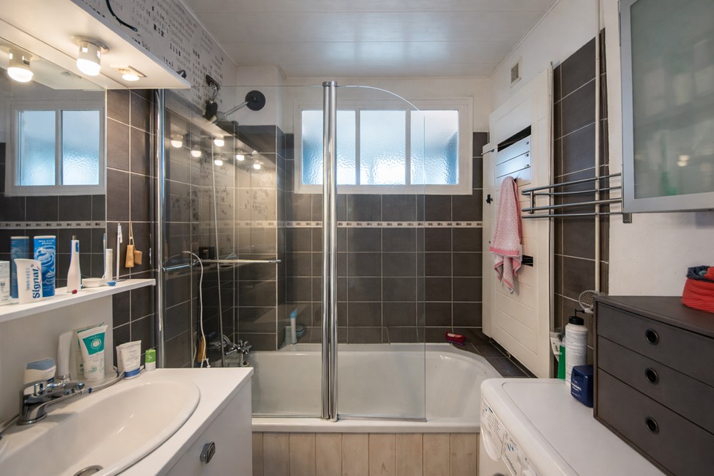 BEL APPARTEMENT T3 - 64M² - LUMINEUX - VUE DEGAGEE - 2 CHAMBRES - PROCHE CENTRE VILLE - PARKING PRIVATIF photo 5