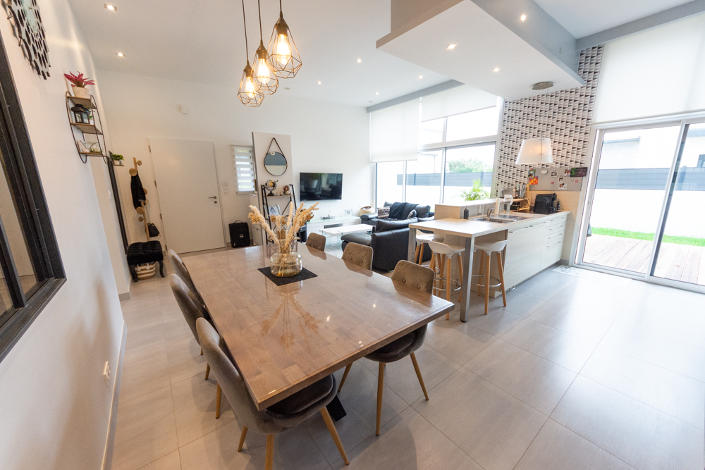 MAISON INDIVIDUELLE DE 2015 T4 107M² PLAIN PIED AVEC DE NOMBREUX RANGEMENTS GARAGE BUREAU ET BUANDERIE SUR TERRAIN CLOS DE 400M² photo 2
