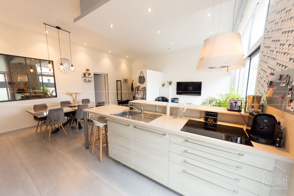 MAISON INDIVIDUELLE DE 2015 T4 107M² PLAIN PIED AVEC DE NOMBREUX RANGEMENTS GARAGE BUREAU ET BUANDERIE SUR TERRAIN CLOS DE 400M² photo 4