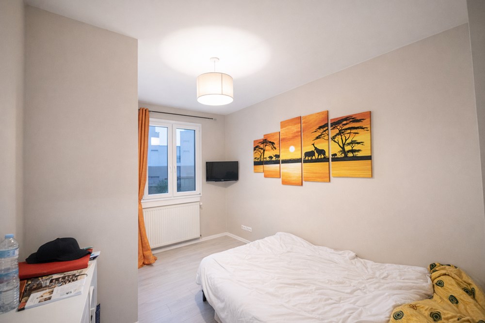 SUPERBE APPARTEMENT 64M² - 2 CHAMBRES - GRANDE PIECE DE VIE - RDC SUR ELEVE - CALME - COUP DE COEUR photo 5