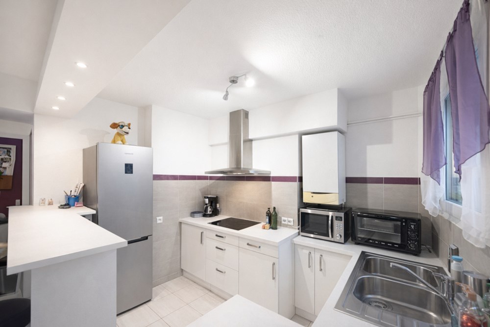 SUPERBE APPARTEMENT 64M² - 2 CHAMBRES - GRANDE PIECE DE VIE - RDC SUR ELEVE - CALME - COUP DE COEUR photo 2