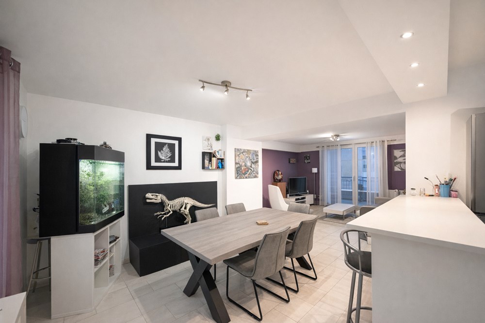 SUPERBE APPARTEMENT 64M² - 2 CHAMBRES - GRANDE PIECE DE VIE - RDC SUR ELEVE - CALME - COUP DE COEUR