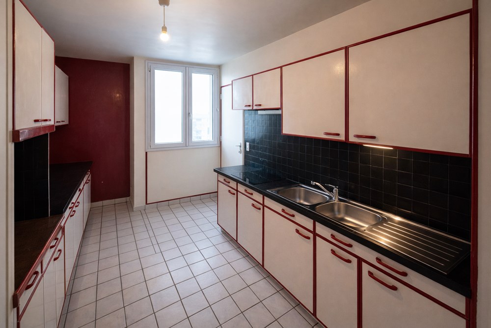 APPARTEMENT - 56 M² - QUARTIER LA MARINIERE - LUMINEUX - RENOVE - PIECE DE VIE POSSIBLE 31 M² - GARAGE - photo 2
