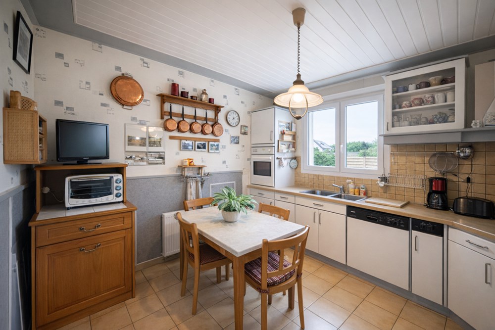 GRANDE MAISON NEO BRETONNE - 5 CHAMBRES - GARAGE - VERANDA - BEAU JARDIN - PROCHE CENTRE VILLE photo 4