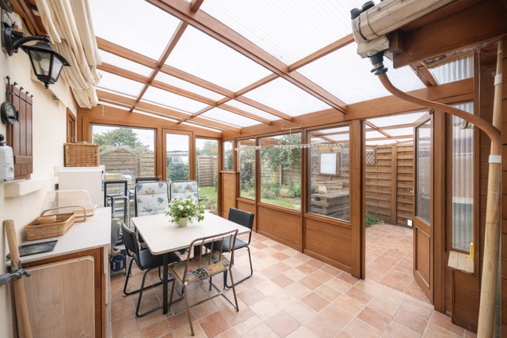 GRANDE MAISON NEO BRETONNE - 5 CHAMBRES - GARAGE - VERANDA - BEAU JARDIN - PROCHE CENTRE VILLE photo 2