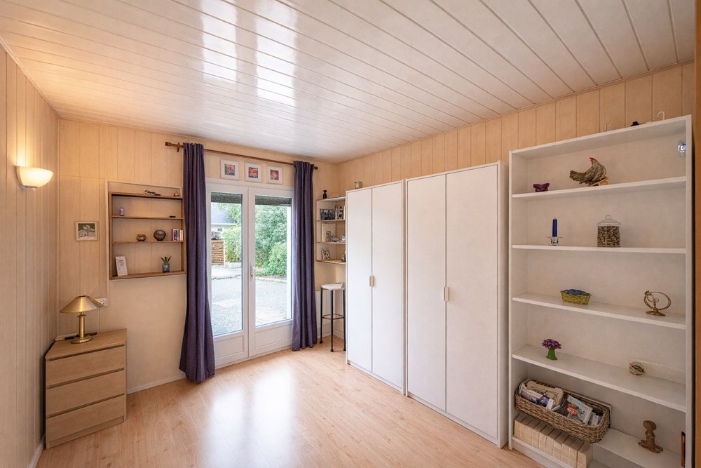 GRANDE MAISON NEO BRETONNE - 5 CHAMBRES - GARAGE - VERANDA - BEAU JARDIN - PROCHE CENTRE VILLE photo 5