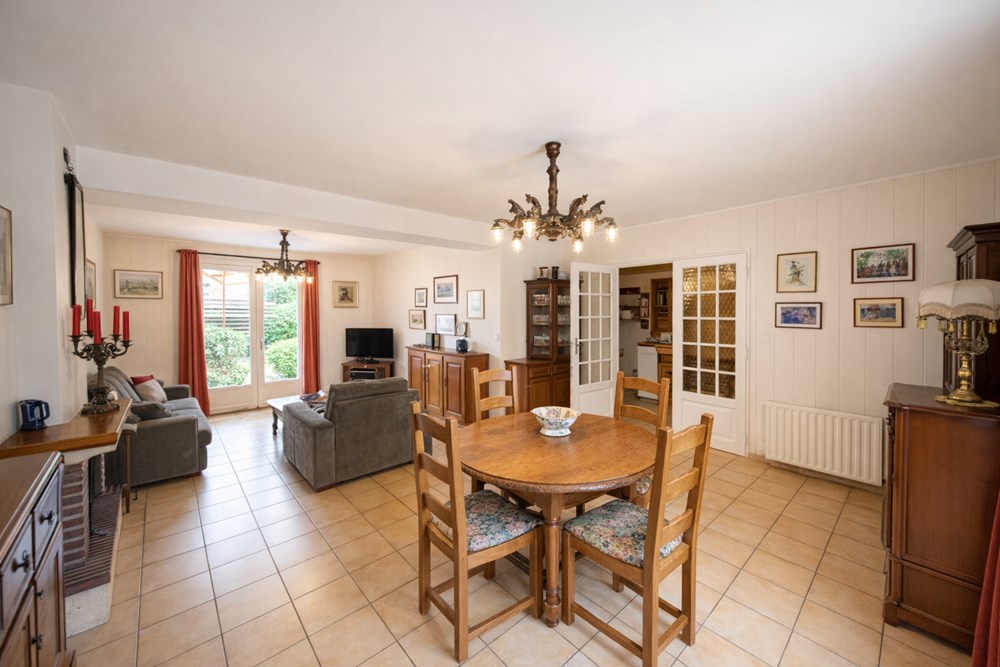 GRANDE MAISON NEO BRETONNE - 5 CHAMBRES - GARAGE - VERANDA - BEAU JARDIN - PROCHE CENTRE VILLE photo 3
