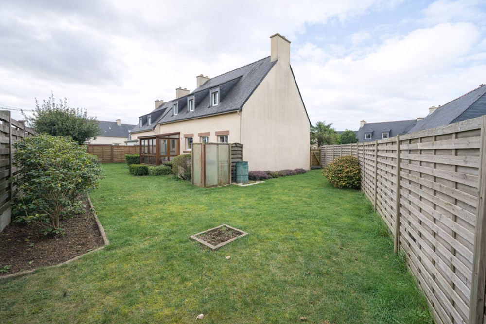 GRANDE MAISON NEO BRETONNE - 5 CHAMBRES - GARAGE - VERANDA - BEAU JARDIN - PROCHE CENTRE VILLE