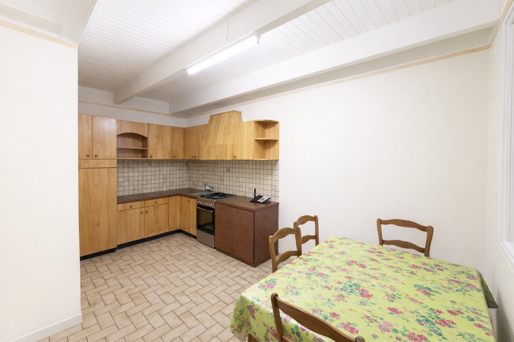 MAISON - T6 - 4 CHAMBRES - A RENOVER - BEAU POTENTIEL - DEPENDANCES ET GARAGES - IDEAL ARTISAN photo 3