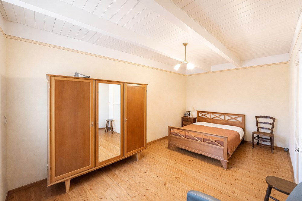 MAISON - T6 - 4 CHAMBRES - A RENOVER - BEAU POTENTIEL - DEPENDANCES ET GARAGES - IDEAL ARTISAN photo 4