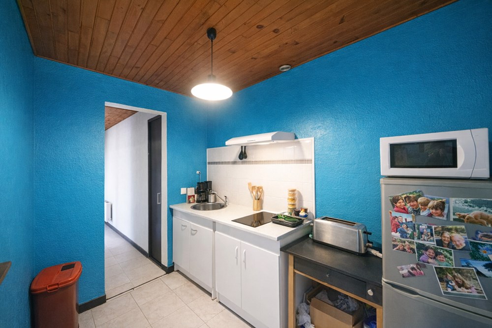 IMMEUBLE 110 M² - 2 APPARTEMENTS T1 ET 1 LOCAL COMMERCIAL AVEC RESERVE - GROS POTENTIEL - BONNE RENTABILITE - VENDU LOUE photo 4