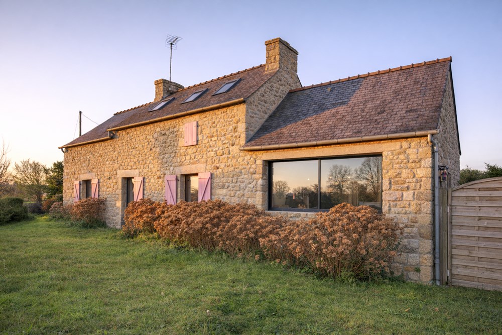 MAISON EN PIERRE DE 165 M² RENOVEE - BEAU TERRAIN - CALME - SANS VIS A VIS - RARE