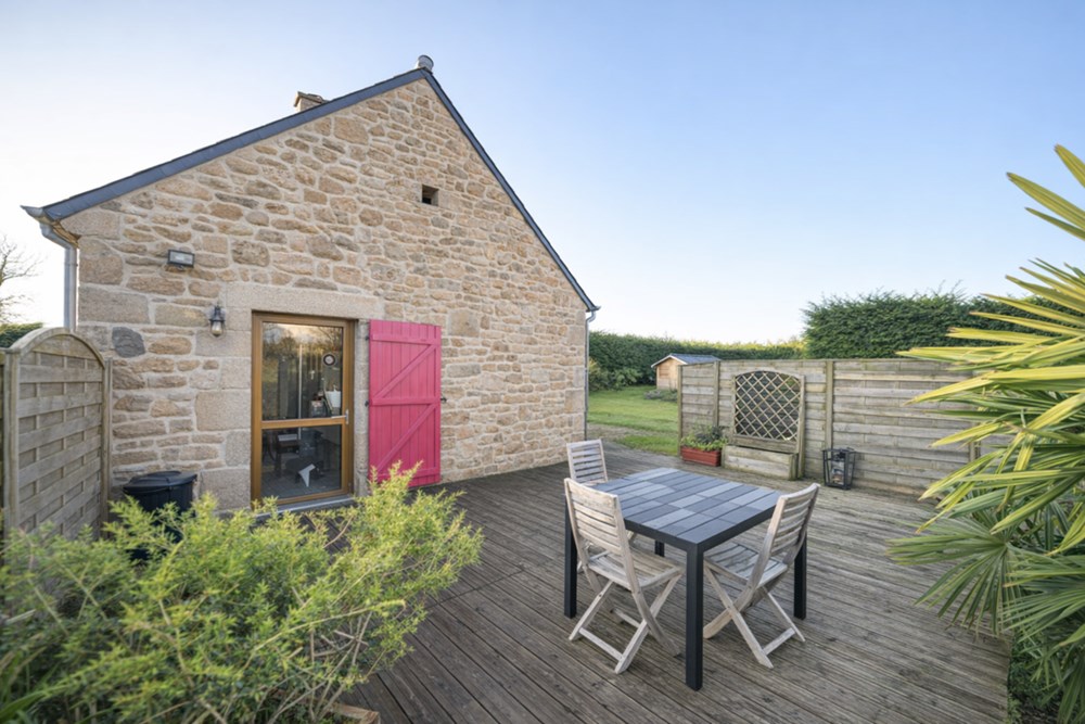 MAISON EN PIERRE DE 165 M² RENOVEE - BEAU TERRAIN - CALME - SANS VIS A VIS - RARE photo 3