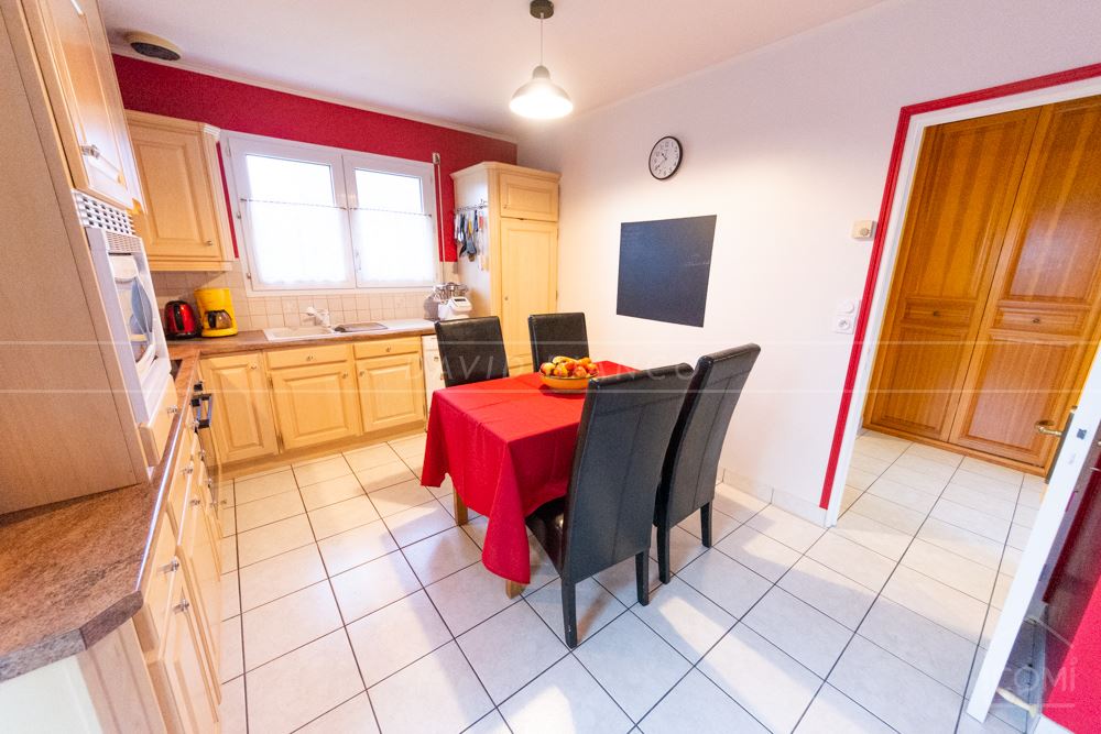 MAISON INDIVIDUELLE T6 DE 169M² AVEC 4 CHAMBRES - VERANDA - DOUBLE GARAGE SUR 800M² DE TERRAIN CLOS photo 3