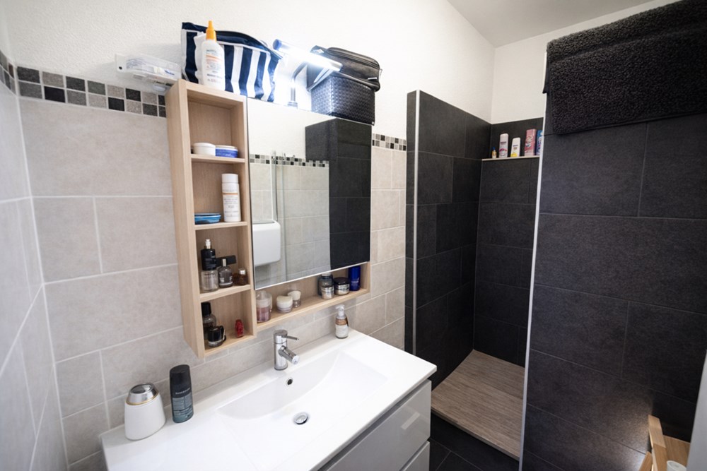 APPARTEMENT 65M² - CENTRE VILLE - 2 CHAMBRES - COUP DE COEUR - PROCHE ECOLES - DALLE BETON photo 4