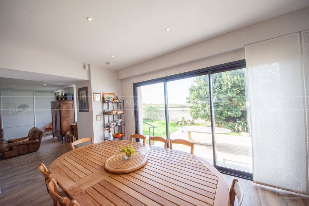 PROPRIETE 1910 AVEC EXTENSION CONTEMPORAINE 2015 - FRONT DE MER ET VUE MER - PIECE DE VIE DE +60M² - 6 CHAMBRES photo 3