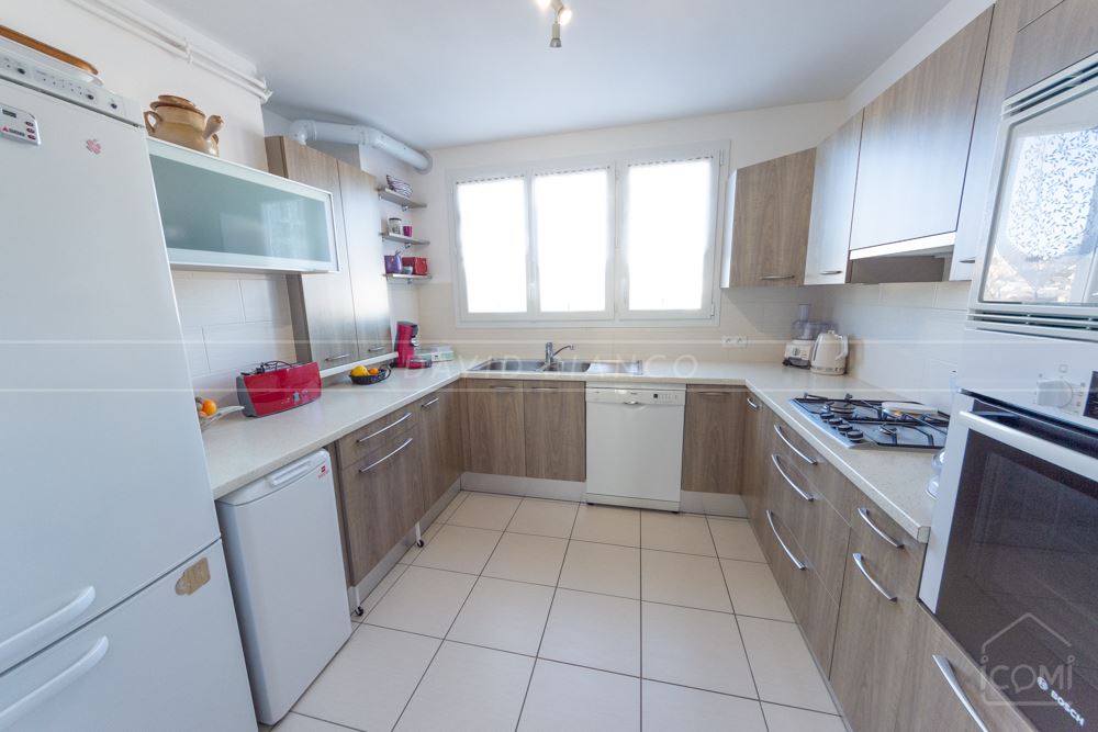 APPARTEMENT T5 85M² - DALLE BETON - VUE MER - 3 CHAMBRES - BALCON - ASCENSEUR - PLACE DE PARKING PRIVATIVE photo 4