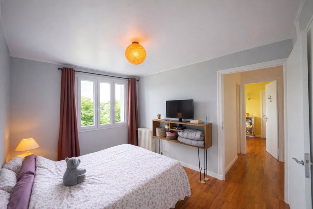 MAISON T5 - PIECE DE VIE TRIPLE EN REZ DE JARDIN - 3/4 CHAMBRES - RENOVATION RECENTE AVEC CHAUDIERE GDV - RARE photo 4