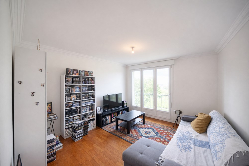 APPARTEMENT T4 59M² - 2 CHAMBRES - PROCHE CENTRE VILLE - STATIONEMENT FACILE - DALLE BETON