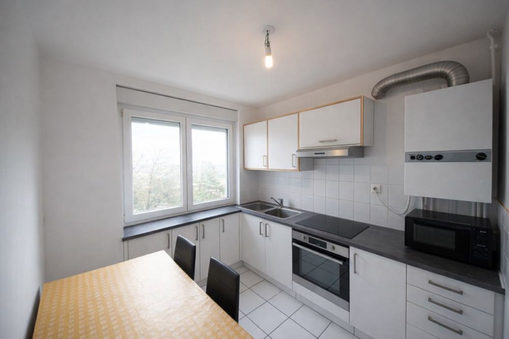 APPARTEMENT T4 59M² - 2 CHAMBRES - PROCHE CENTRE VILLE - STATIONEMENT FACILE - DALLE BETON photo 2