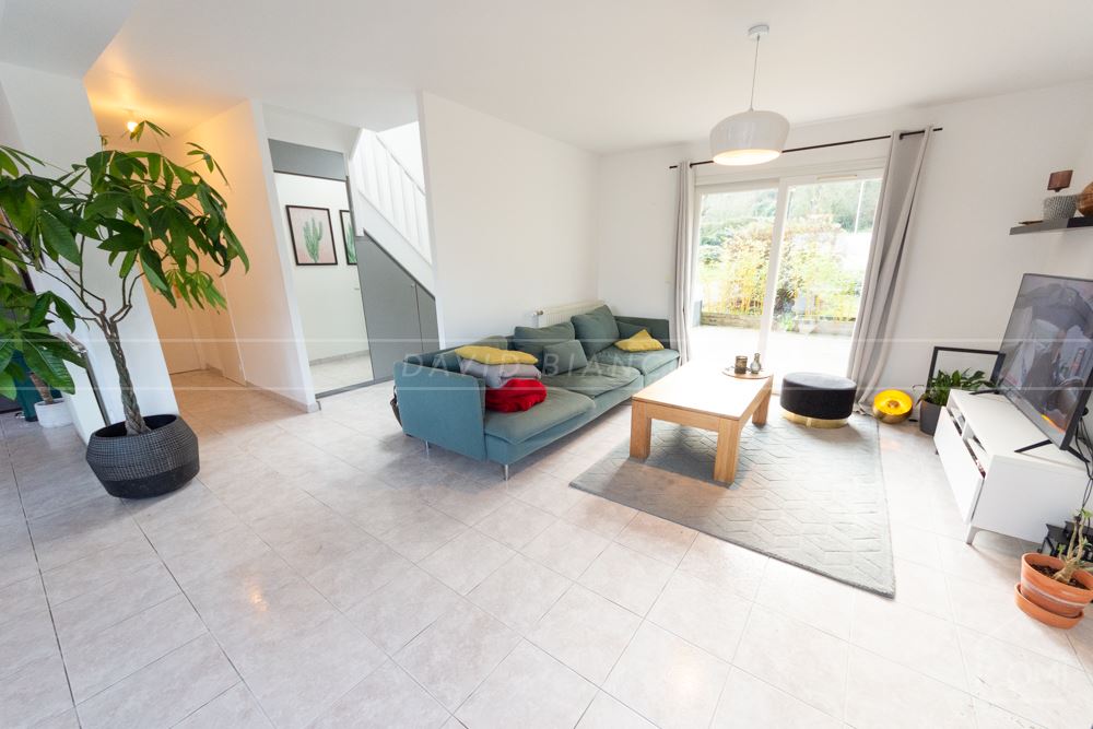 MAISON INDIVIDUELLE T6 DE 137M² - CARPORT - CAVE - TERRASSE - VUE SUR L'ELORN - TERRAIN DE 800M²