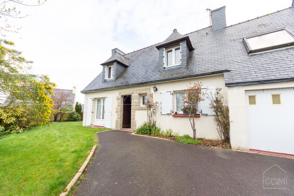 MAISON T6/7 113M² DE 1980 - GARAGE - NOMBREUX RANGEMENTS - 5 CHAMBRES - TERRAIN DE 550M²