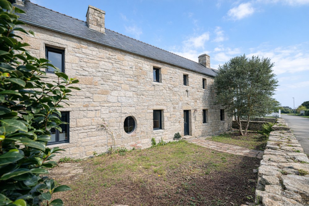 EXLUSIVITE ICOMI CENTRE BOURG - MAISON HISTORIQUE DE 1682 - BELLES PIERRES - RARE - COUP DE COEUR - IDEAL GITE OU RESIDENCE PRINCIPALE - 5 MIN DES PLAGES