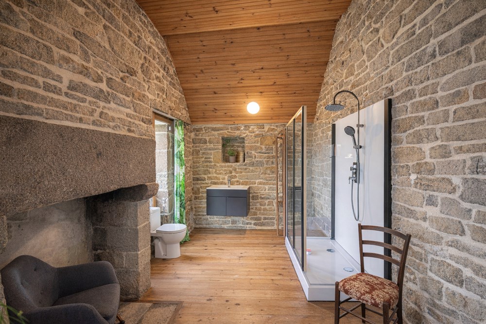 EXLUSIVITE ICOMI CENTRE BOURG - MAISON HISTORIQUE DE 1682 - BELLES PIERRES - RARE - COUP DE COEUR - IDEAL GITE OU RESIDENCE PRINCIPALE - 5 MIN DES PLAGES photo 4