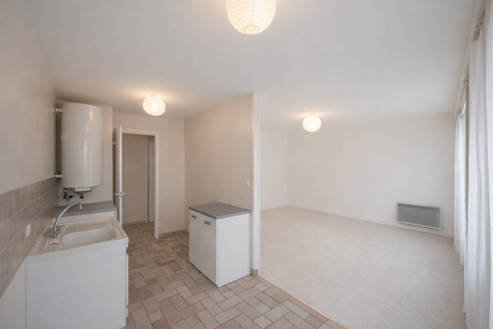 APPARTEMENT T2 DE STANDING - ASCENSEUR - BALCON - PARKING - RESIDENCE RECHERCHEE - RARE photo 3