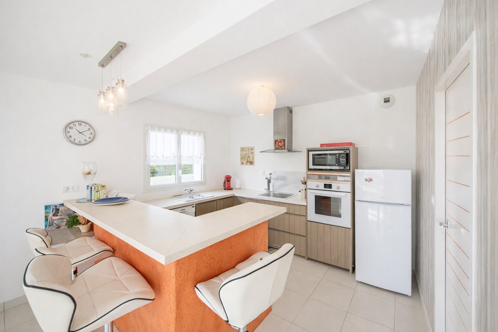 MAISON RECENTE 2014 - ESPACE VIE RDJ AVEC SUITE PARENTALE - 4 CHAMBRES (5 POSSIBLE) - TERRAIN 900M² - GARAGE photo 3