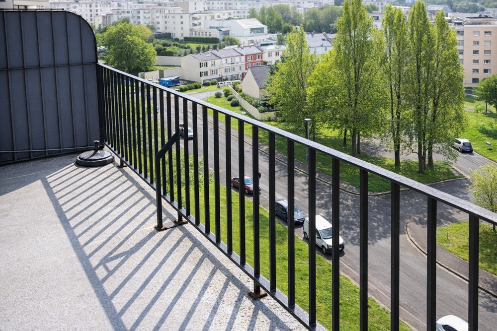 APPARTEMENT T4 - SUPERBE PIECE DE VIE DE 30 M² - TERRASSE ET BALCONS - ASCENSEUR - PARKING - RARE photo 5