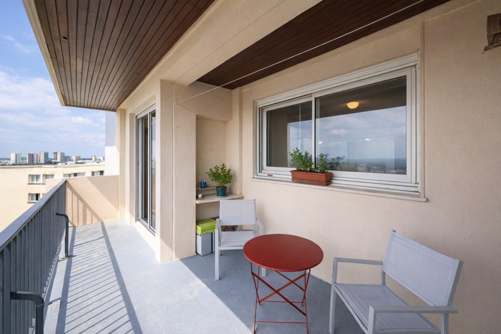 APPARTEMENT T4 - SUPERBE PIECE DE VIE DE 30 M² - TERRASSE ET BALCONS - ASCENSEUR - PARKING - RARE