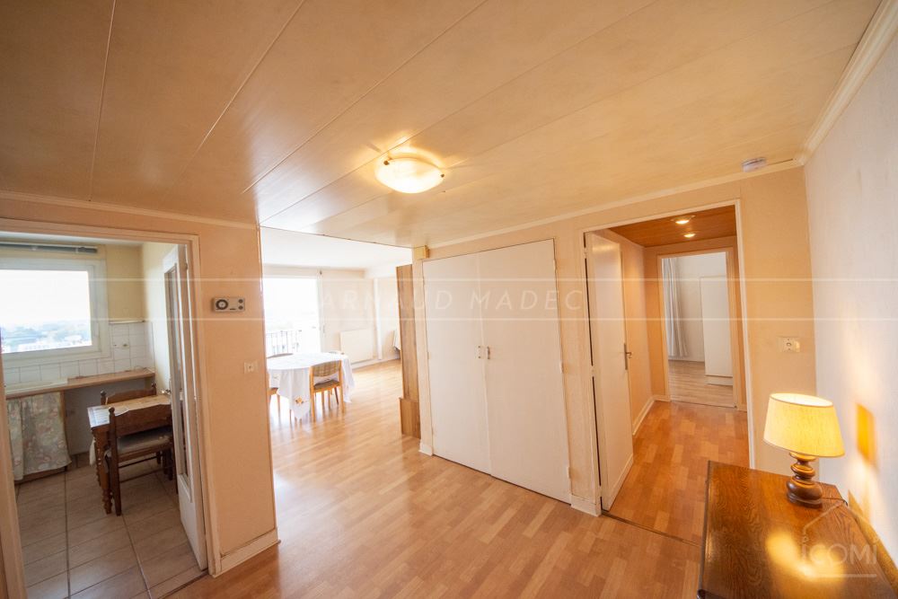 APPARTEMENT T4 - SUPERBE PIECE DE VIE DE 30 M² - TERRASSE ET BALCONS - ASCENSEUR - PARKING - RARE photo 2