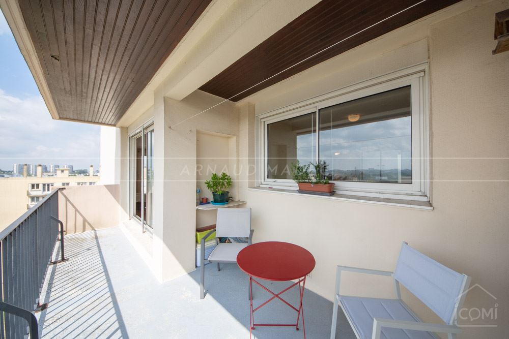 APPARTEMENT T4 - SUPERBE PIECE DE VIE DE 30 M² - TERRASSE ET BALCONS - ASCENSEUR - PARKING - RARE