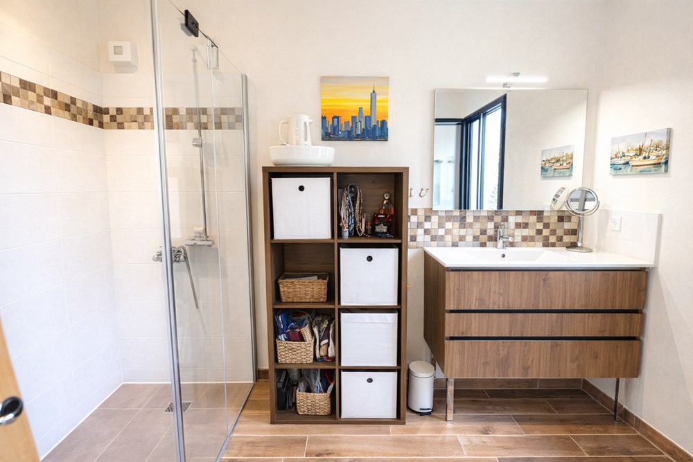 MAISON INDIVIDUELLE RECENTE T6 DE 140M² SUR TERRAIN CLOS D'ENVIRON 550M² AVEC GRAND GARAGE ET BELLES PRESTATIONS photo 4