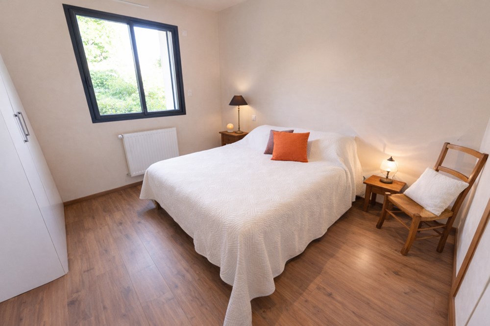 MAISON INDIVIDUELLE RECENTE T6 DE 140M² SUR TERRAIN CLOS D'ENVIRON 550M² AVEC GRAND GARAGE ET BELLES PRESTATIONS photo 5