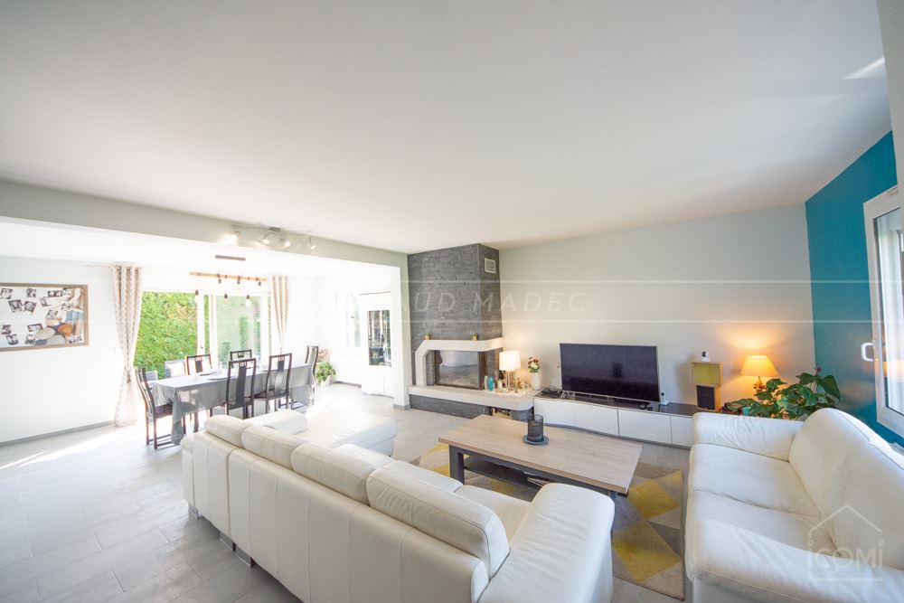 MAISON FAMILIALE DE 180 M² - 4/5 CHAMBRES - ESPACE DE VIE DE PLUS DE 50M² - TERRASSE - CALME ASSURE - JARDIN CLOS photo 5
