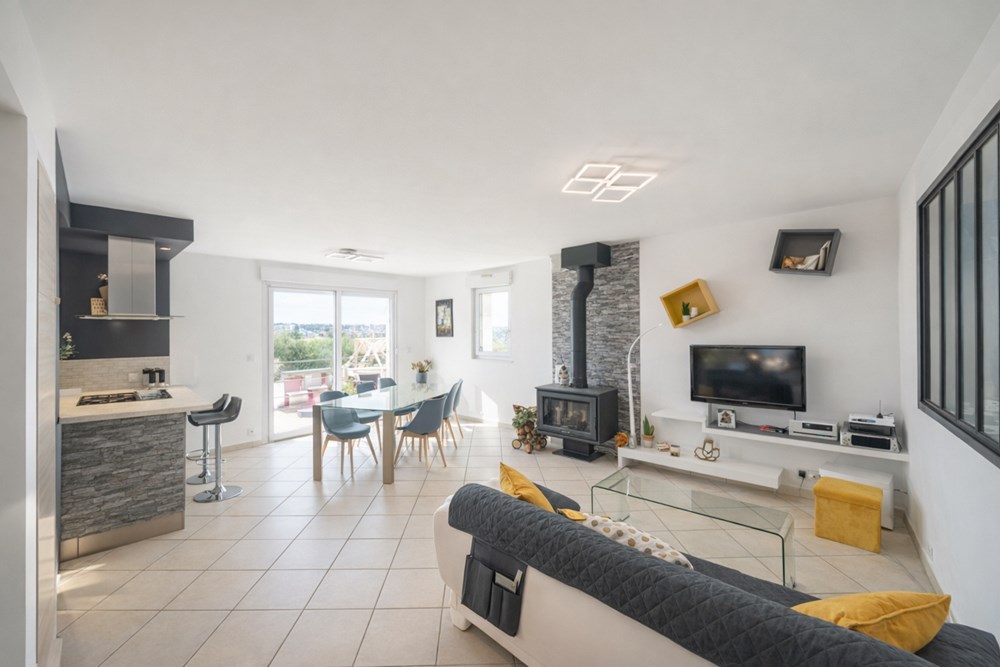 MAISON CONTEMPORAINE T5 - 120M² - 4 CHAMBRES - VIE DE PLAIN PIED POSSIBLE - GARAGE - COUP DE COEUR - 2012/2017 - TERRAIN 550M² photo 2