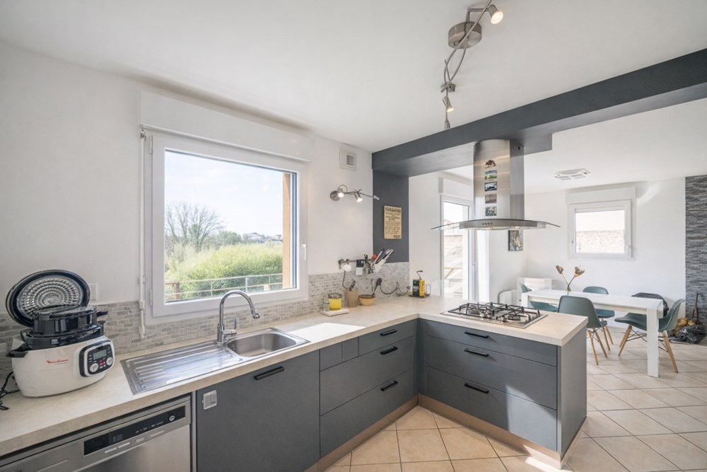 MAISON CONTEMPORAINE T5 - 120M² - 4 CHAMBRES - VIE DE PLAIN PIED POSSIBLE - GARAGE - COUP DE COEUR - 2012/2017 - TERRAIN 550M² photo 3