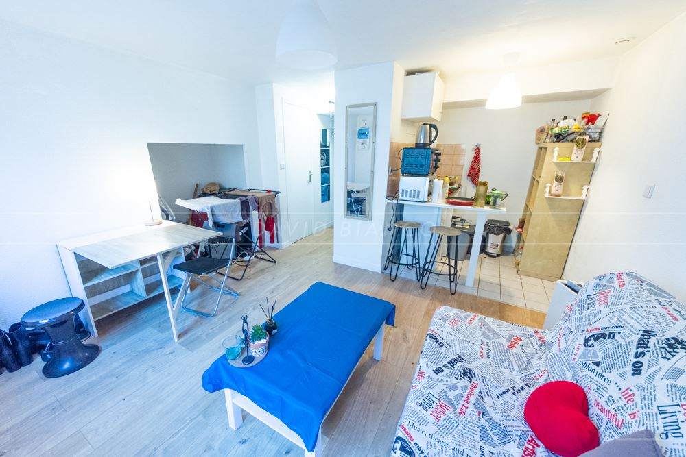 IMMEUBLE 106M² R+1 - 2 T1 + 3 T2 LOUES EN MEUBLES - BON RENDEMENT - APPARTEMENTS RENOVES photo 2