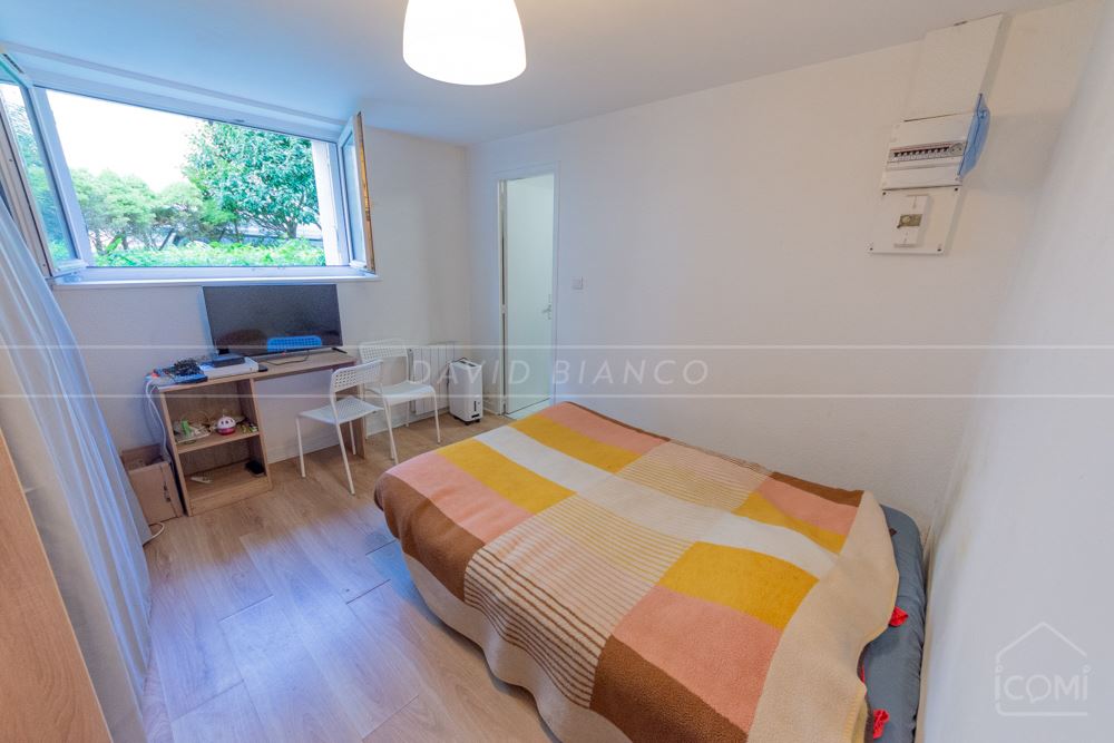 IMMEUBLE 106M² R+1 - 2 T1 + 3 T2 LOUES EN MEUBLES - BON RENDEMENT - APPARTEMENTS RENOVES photo 3