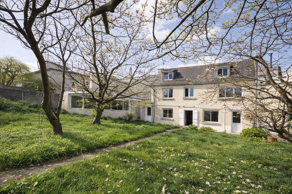 MAISON DE VILLE- T5 - 145M² - JARDIN - GARAGE - ATELIER - GROS POTENTIEL - TRAVAUX A PREVOIR