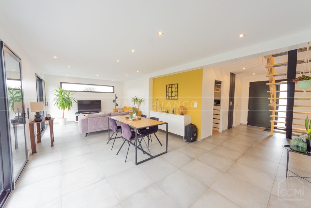 MAISON INDIVIDUELLE DE 2018 T4-5 130M² - 3 CHAMBRES - GARAGE - TERRASSE - TERRAIN CLOS 525M² photo 2