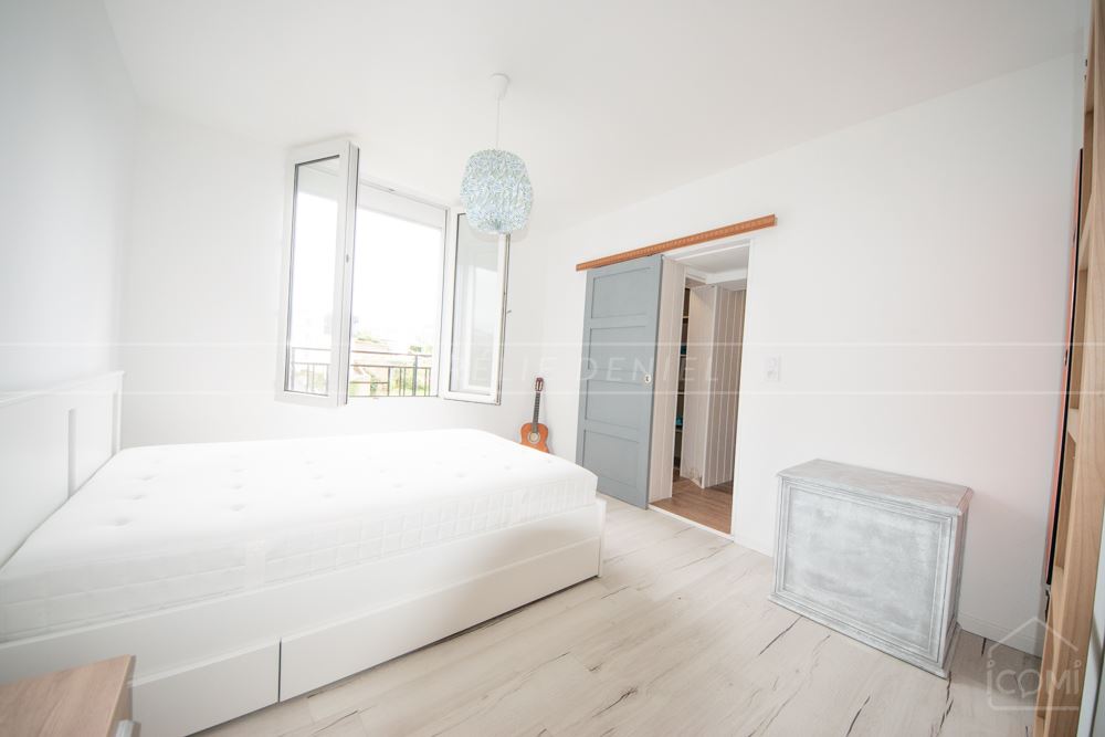 APPARTEMENT DUPLEX DE 72M2 AVEC SUITE PARENTALE ET CHAMBRE BUREAU- GAMBETTA/ ST-MICHEL - VUE DEGAGE SANS VIS A VIS PETITE VUE MER photo 4