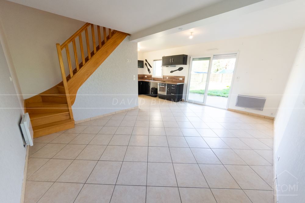 MAISON T5 DE 2005 - 4 CHAMBRES - TERRAIN CLOS DE 350M² - PARKING - NOMBREUX RANGEMENTS