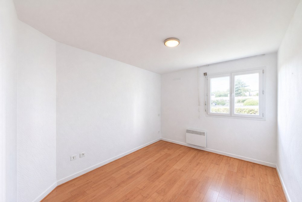 APPARTEMENT T2 - 1 CHAMBRE - JARDINET PRIVE - RESIDENCE SENIOR - NOMBREUSES PRESTATIONS - PROCHE CENTRE VILLE photo 4