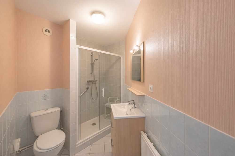 APPARTEMENT T2 - 1 CHAMBRE - JARDINET PRIVE - RESIDENCE SENIOR - NOMBREUSES PRESTATIONS - PROCHE CENTRE VILLE photo 5