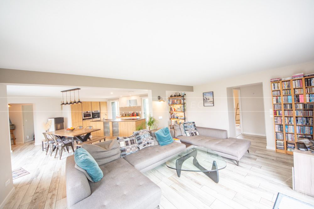 MAISON CONTEMPORAINE DE PLAIN PIED - 225 M² - 4 CHAMBRES - PIECE DE VIE 80M² - PISCINE CHAUFFEE COUVERTE - VUE MER - RARE