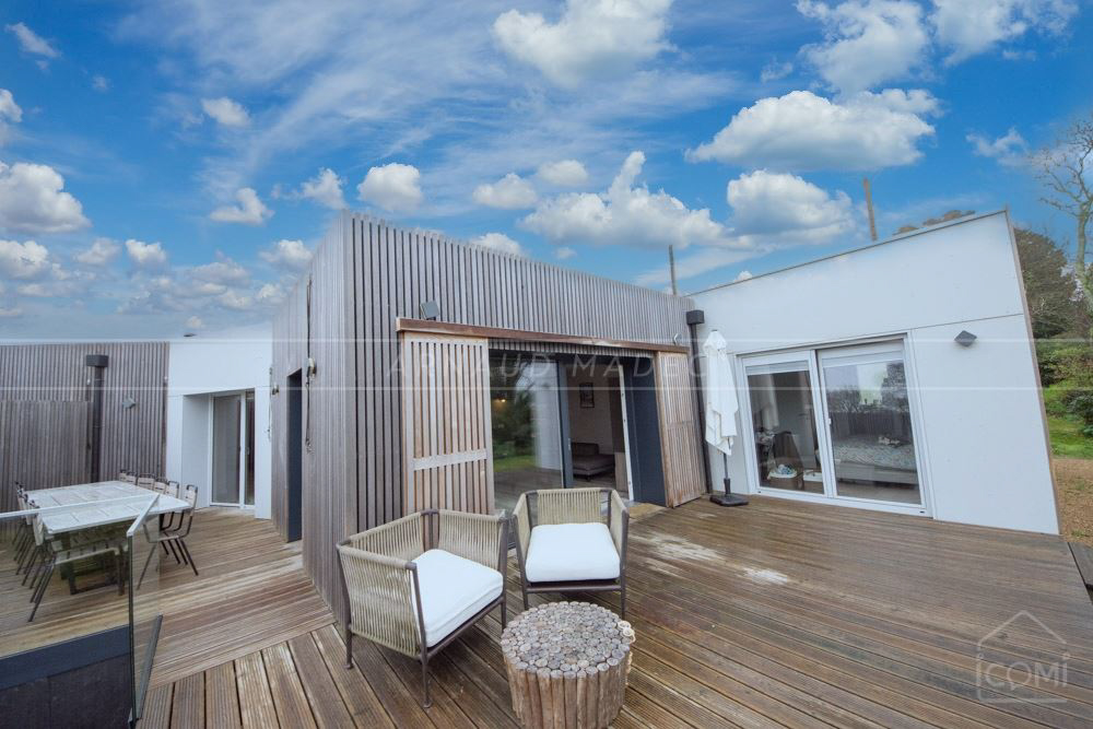 MAISON CONTEMPORAINE DE PLAIN PIED - 225 M² - 4 CHAMBRES - PIECE DE VIE 80M² - PISCINE CHAUFFEE COUVERTE - VUE MER - RARE photo 4