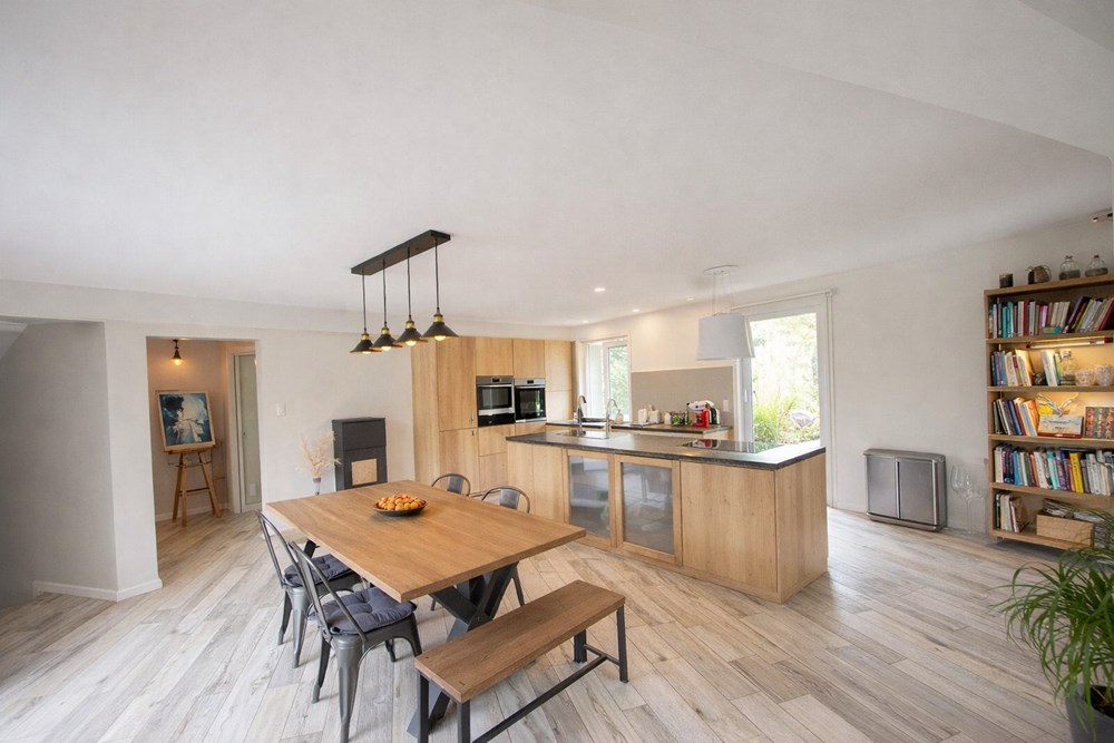 MAISON CONTEMPORAINE DE PLAIN PIED - 225 M² - 4 CHAMBRES - PIECE DE VIE 80M² - PISCINE CHAUFFEE COUVERTE - VUE MER - RARE photo 3